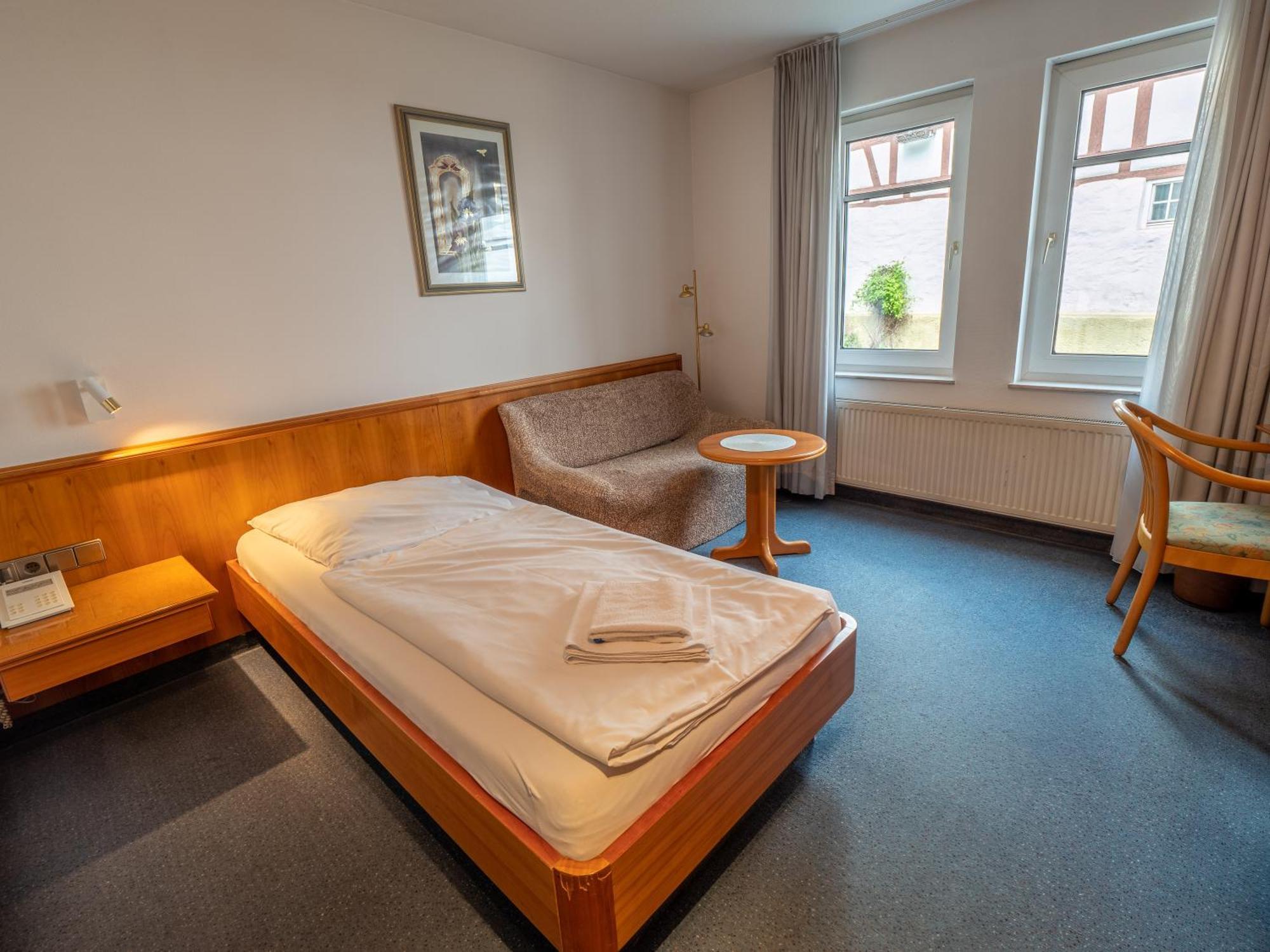 Hotel Pflum Mit Gaestehaus Nuertingen Luaran gambar